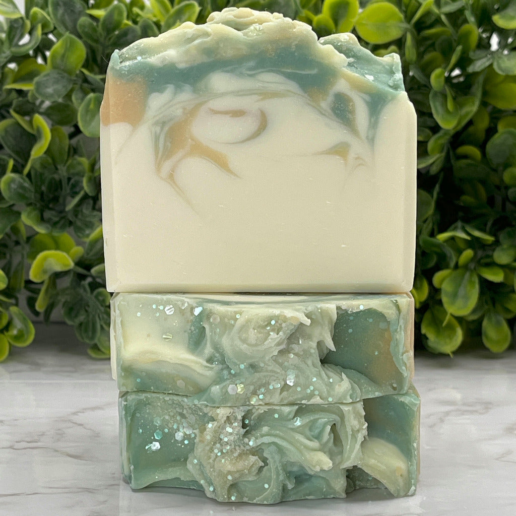 Glacier Meadows is an Artisan soap bar with a clean scent and is enriched with Aloe Vera.